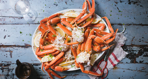 Crabe des neiges avec beurre à l’ail aux fines herbes