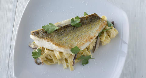 Doré de lac aux tagliatelles et sauce crémeuse aux champignons