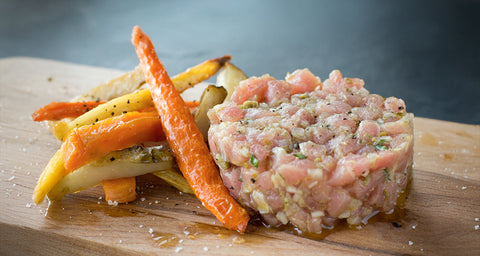 Tartare de truite à l’estragon et frites campagnardes