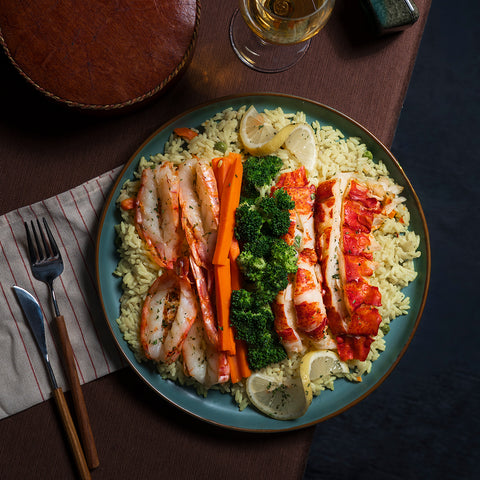 Offrez-vous un festin de la mer avec notre assiette signature homard et crevettes pour deux. Disponible sur commande à la succursale de Molson, les vendredis seulement.