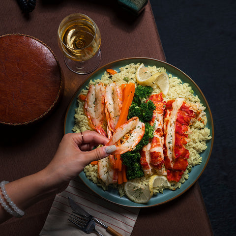 Offrez-vous un festin de la mer avec notre assiette signature homard et crevettes pour deux. Disponible sur commande à la succursale de Molson, les vendredis seulement.